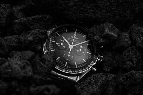 Omega Speedmaster – Ein Klassiker an prominenten Handgelenken